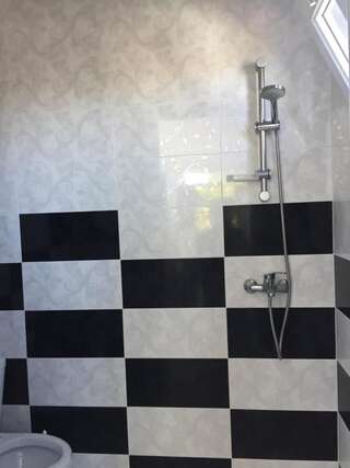 Гостевой дом Seaside Kobuleti Кобулети Четырехместный номер эконом-класса-2